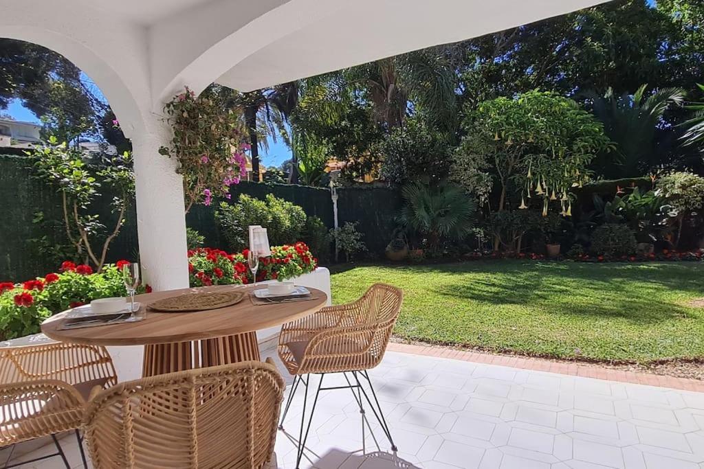 Luxe Studio Met Ruim Terras, Vlak Aan Zee! Sitio de Calahonda Екстериор снимка